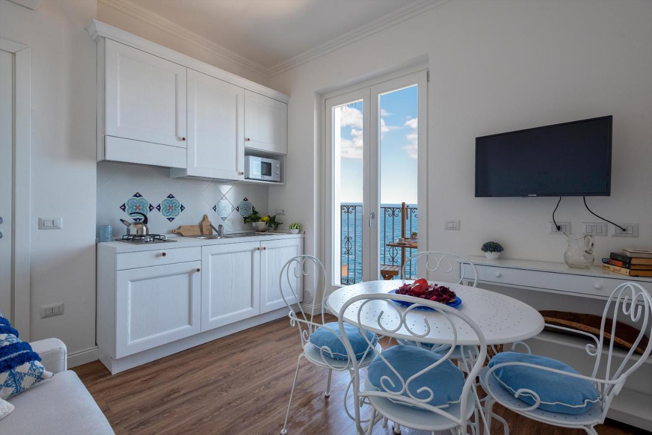 “Cielo E Mare”, Casetta Nel Cuore Del Borgo Antico / “Sky & Sea”, Charming In The Heart Of Old Village กัสเตลซาร์โด ภายนอก รูปภาพ