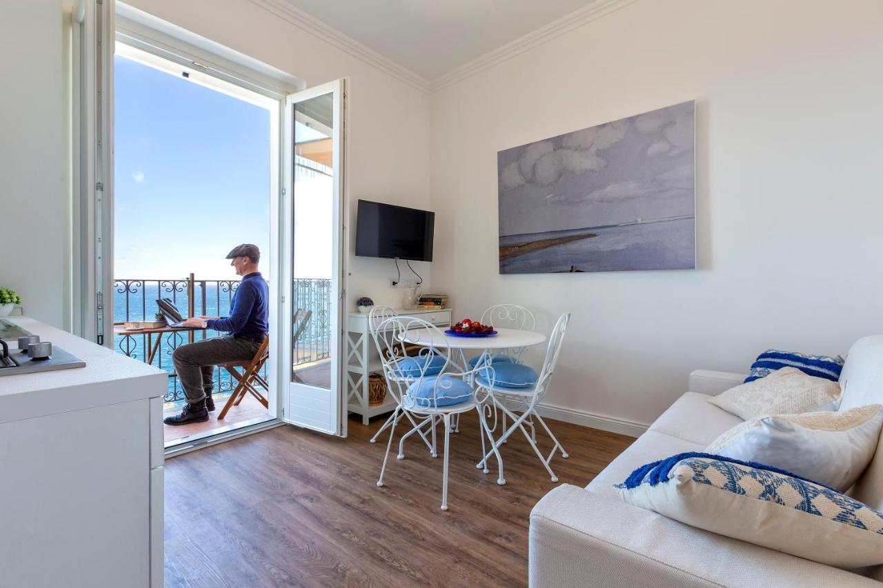 “Cielo E Mare”, Casetta Nel Cuore Del Borgo Antico / “Sky & Sea”, Charming In The Heart Of Old Village กัสเตลซาร์โด ภายนอก รูปภาพ